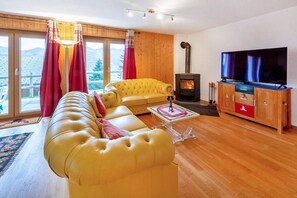 Chalet | Woonkamer | Een open haard