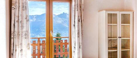 Chalet | 3 bedrooms, individually furnished