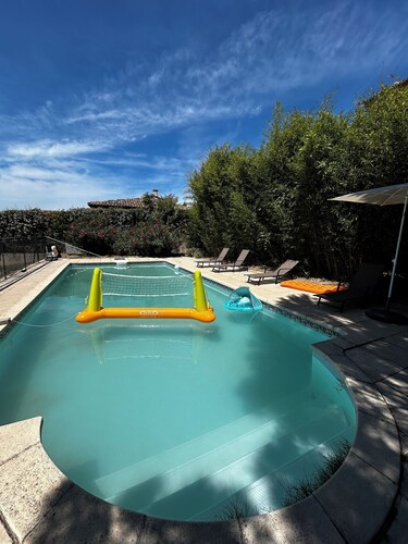 Maison Ensoleillée avec Piscine Privée 