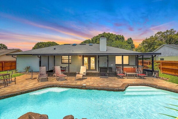 Pool - Tranquil Oasis: 4BR Pool Home (Winter Park)