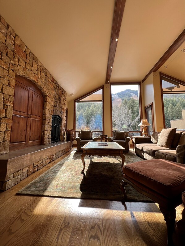 Interior - The Hemingways is a ski-in, ski-out residence located in beautiful Sun Valley (Ketchum)