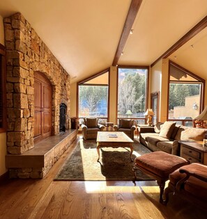 Interior - The Hemingways is a ski-in, ski-out residence located in beautiful Sun Valley (Ketchum)