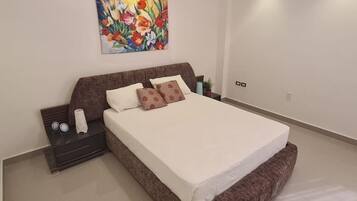 1 bedroom, bed sheets