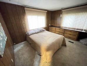 2 bedrooms, WiFi, bed sheets - Waterview, 2Bd/2Ba, W/D, Full Kitchen, A/C, Deck, BBQ, Boat slip, Firepit, Pets (Spirit Lake)