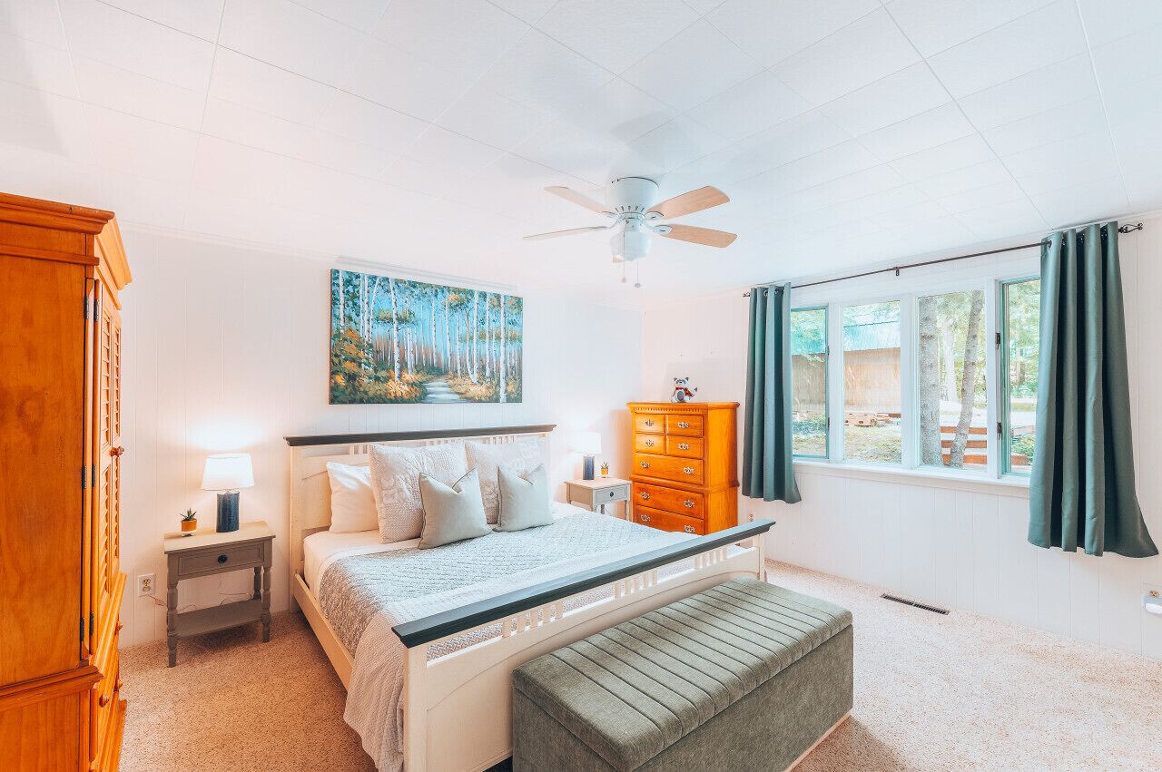 1 Schlafzimmer, Schreibtisch, Bügeleisen/Bügelbrett, Reisekinderbett