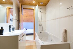 Dusch, hårtork och handdukar