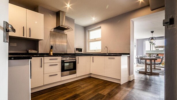 Fridge, microwave, oven, stovetop - Seaside Haven at Teignmouth (Teignmouth)