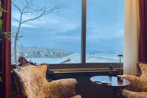 디럭스 더블룸, 전용 욕실, 바닷가 | 거실 공간