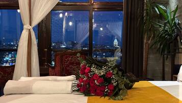 Romantic Studio Suite, Sea View | Premium bedding, individually decorated, desk, laptop workspace