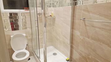 Apartment | Bathroom | Shower, hair dryer, towels