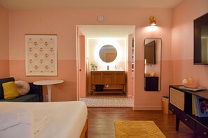 1 dormitorio, escritorio, wifi gratis y ropa de cama