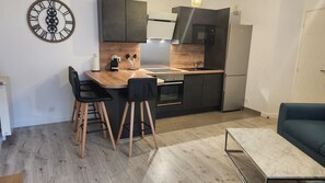 Kylskåp, mikrovågsugn, ugn och spishäll