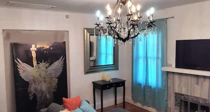 Directly on Riverwalk in Downtown Bradenton Walking trail out your front door!