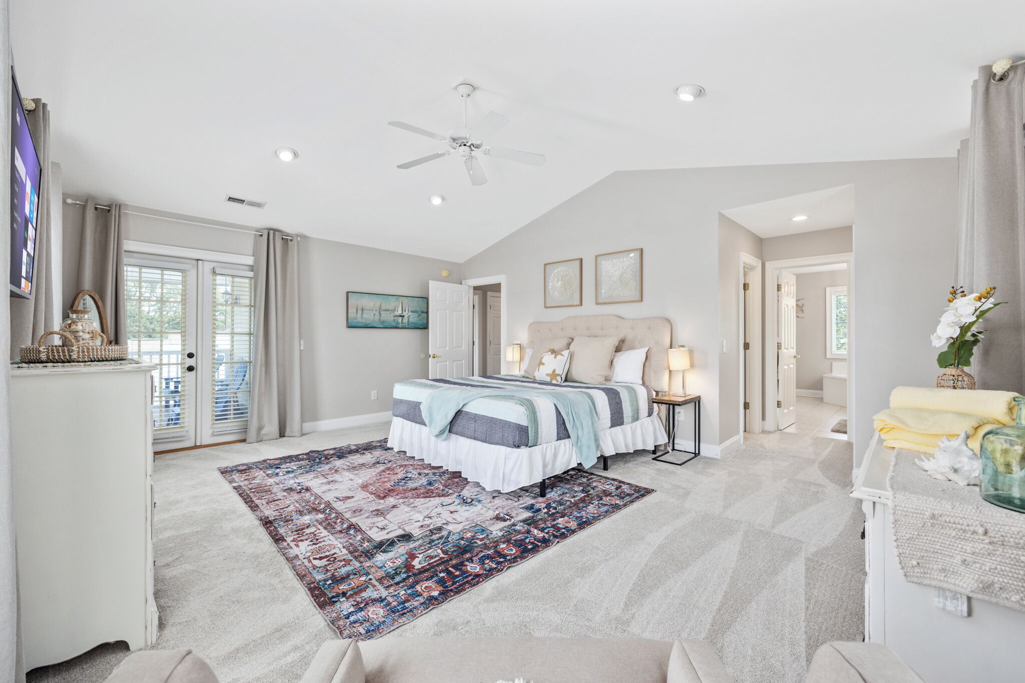 4 bedrooms, desk, iron/ironing board, travel crib