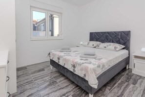 3 habitaciones, tabla de planchar con plancha y wifi gratis 