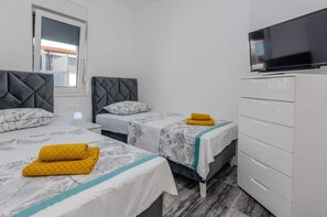 3 bedrooms, iron/ironing board, free WiFi, bed sheets