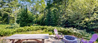 Cozy cottage with private Washer/Dryer, wifi and hiking trails