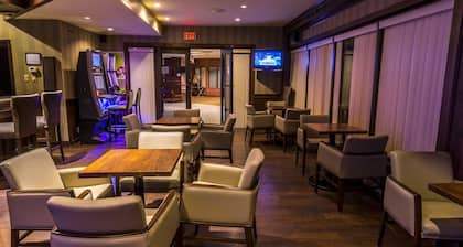 Sinbads Hotel and Suites