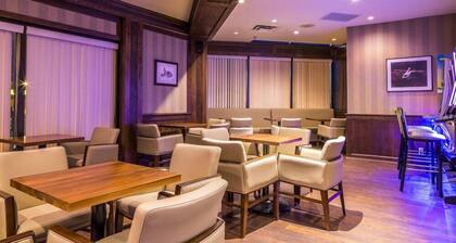 Sinbads Hotel and Suites