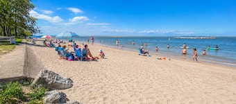 Lake Erie Relaxing Getaway Clubhouse Sauna Pool