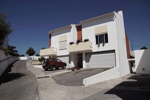 Front of property - Chateau Batalha (Batalha)