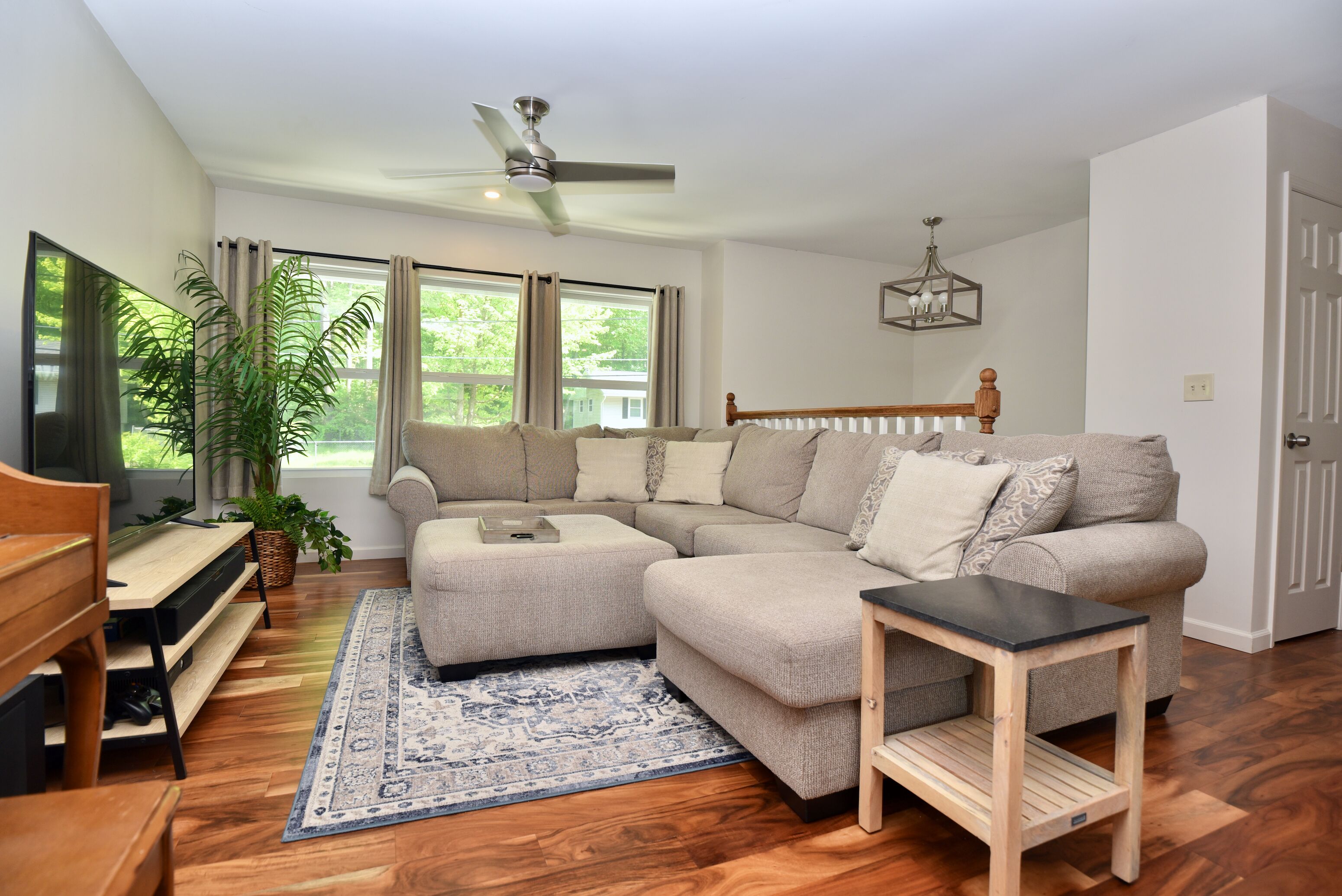 Charming  home  in wonderful Saratoga Springs walk to Concerts at Spac -Hot tub 