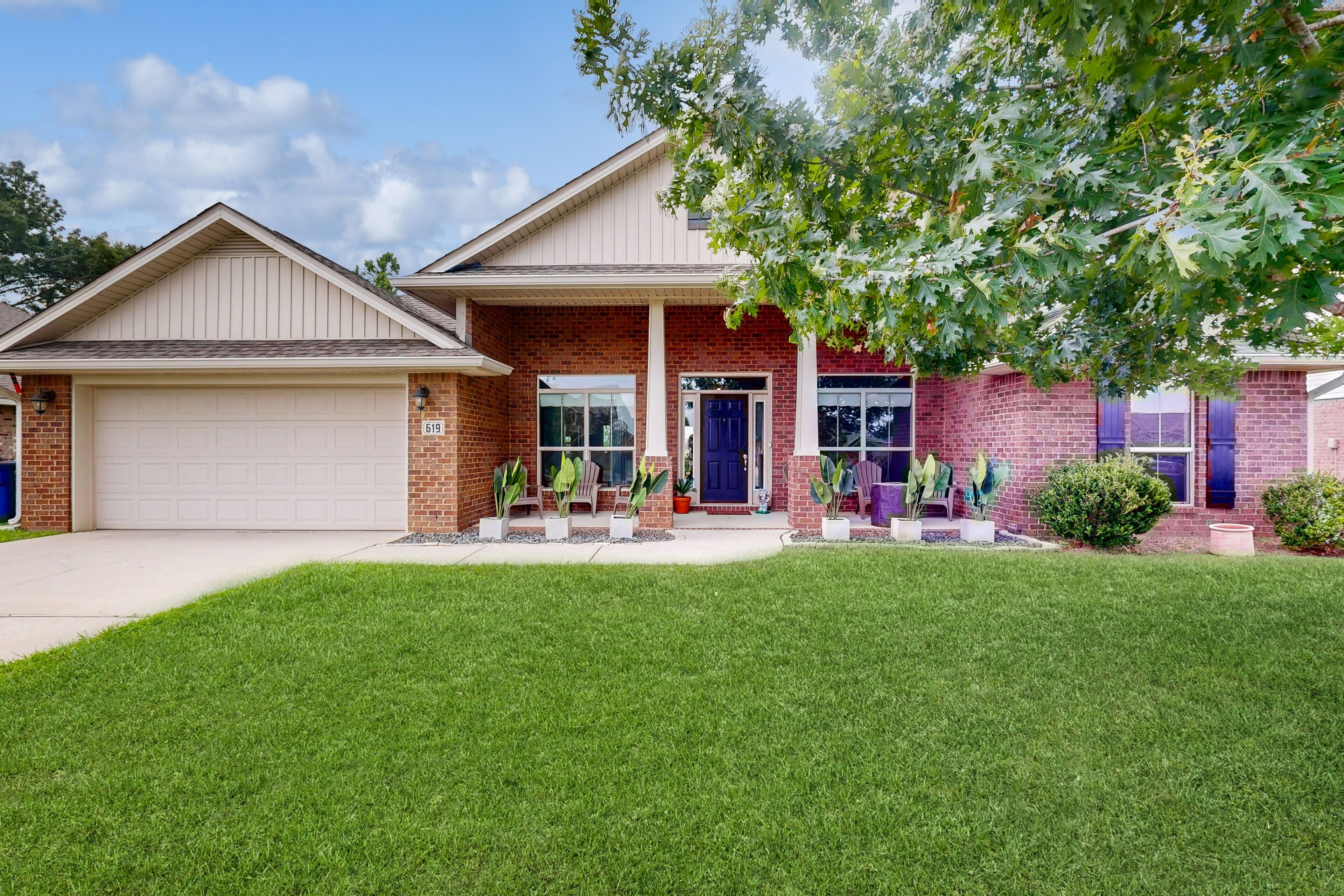 Beautiful home close to gulf shore beaches & sports complex
