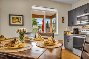 Microwave, oven, stovetop, dishwasher - Adobe Creek Cottage - Serene Setting Close to Golf, Mountain Biking & Hiking (Fruita)