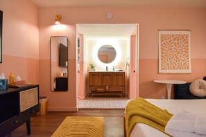 1 bedroom, desk, free WiFi, bed sheets