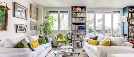 Télévision, livres, médiathèque