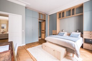 4 Schlafzimmer, Schreibtisch, Bügeleisen/Bügelbrett, WLAN