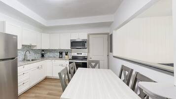 Fridge, oven, stovetop, coffee/tea maker