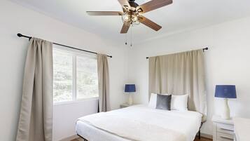 2 habitaciones, tabla de planchar con plancha, internet y ropa de cama