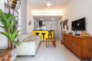 Appartement, vue partielle sur la mer | Coin séjour