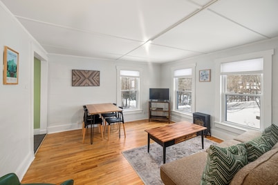 Stowe Lofts- 2-bedroom condo, peaceful, 5 min to Stowe, Ask about pet policy