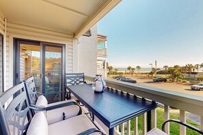 Outdoor dining - Oceanview condo with pool, hot tub, private balcony & beach access (Myrtle Beach)