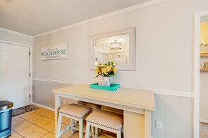 Interior - Oceanview condo with pool, hot tub, private balcony & beach access (Myrtle Beach)