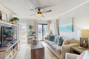 TV - Oceanview condo with pool, hot tub, private balcony & beach access (Myrtle Beach)