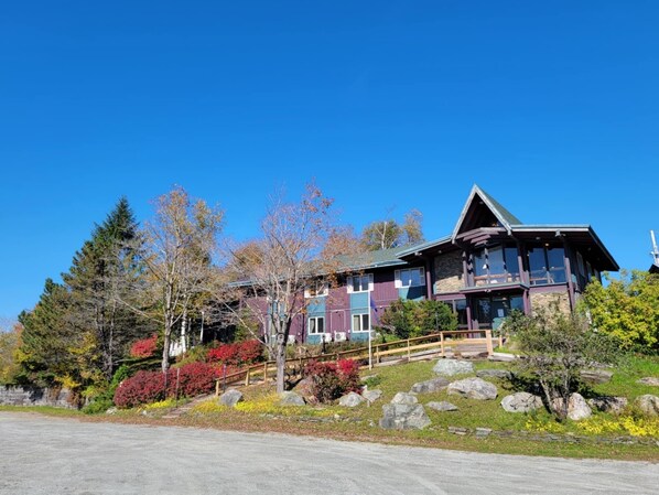 Front of property - Pinnacle Lodge (Bondville)