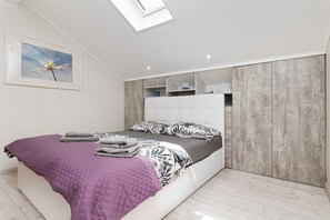 4 chambres, bureau, Wi-Fi gratuit, draps fournis
