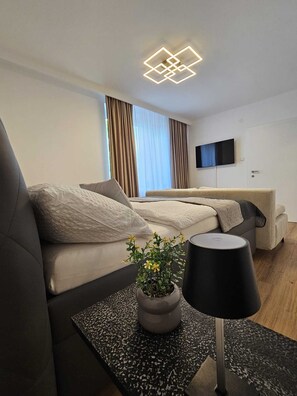 2 bedrooms, iron/ironing board, WiFi, bed sheets - City oasis Wels II (Wels)