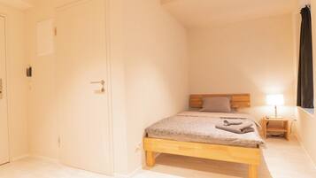 Chambre Simple Standard | Coffres-forts dans les chambres, bureau