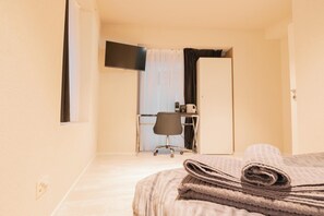 Habitación individual estándar | Caja de seguridad en la habitación y escritorio 