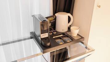 Standard Single Room | In-room safe, desk, laptop workspace, blackout drapes