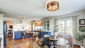 A spacious kitchen with wooden floors, a central island, and blue cabinetry. - Spacious 5bdrm house with AC and WiFi /Family Friendly/Fire Pit /HOT TUB (Gordonville)