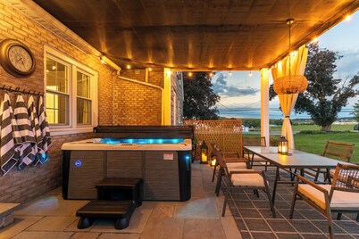 Spacious 5bdrm house with AC and WiFi /Family Friendly/Fire Pit /HOT TUB