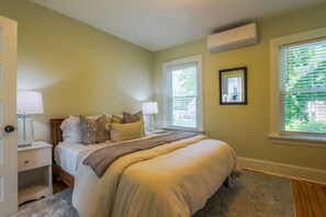 3 habitaciones, escritorio, tabla de planchar con plancha y wifi gratis 