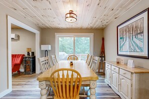 Dining - Newly Renovated House with Cozy Amenities, Outdoor Deck, Firepit (Conway)