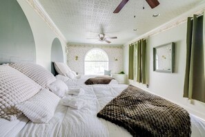 5 slaapkamers, een strijkplank/strijkijzer, wifi, beddengoed