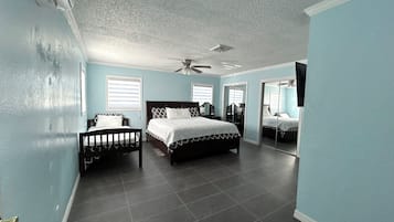 4 bedrooms, iron/ironing board, free WiFi, bed sheets